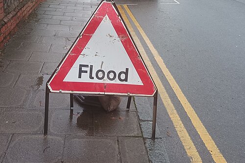 Flood sign on pavement